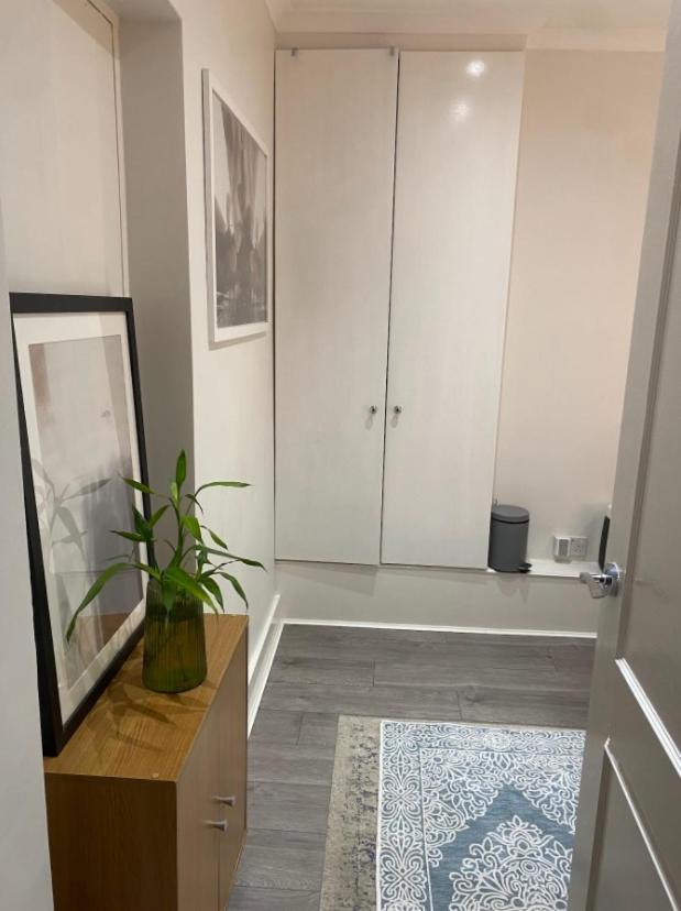 Central Private Double Bedroom In A 2Bedroom Apartment, Connected Via Underground, Overground And Many Bus Routes Londres Extérieur photo