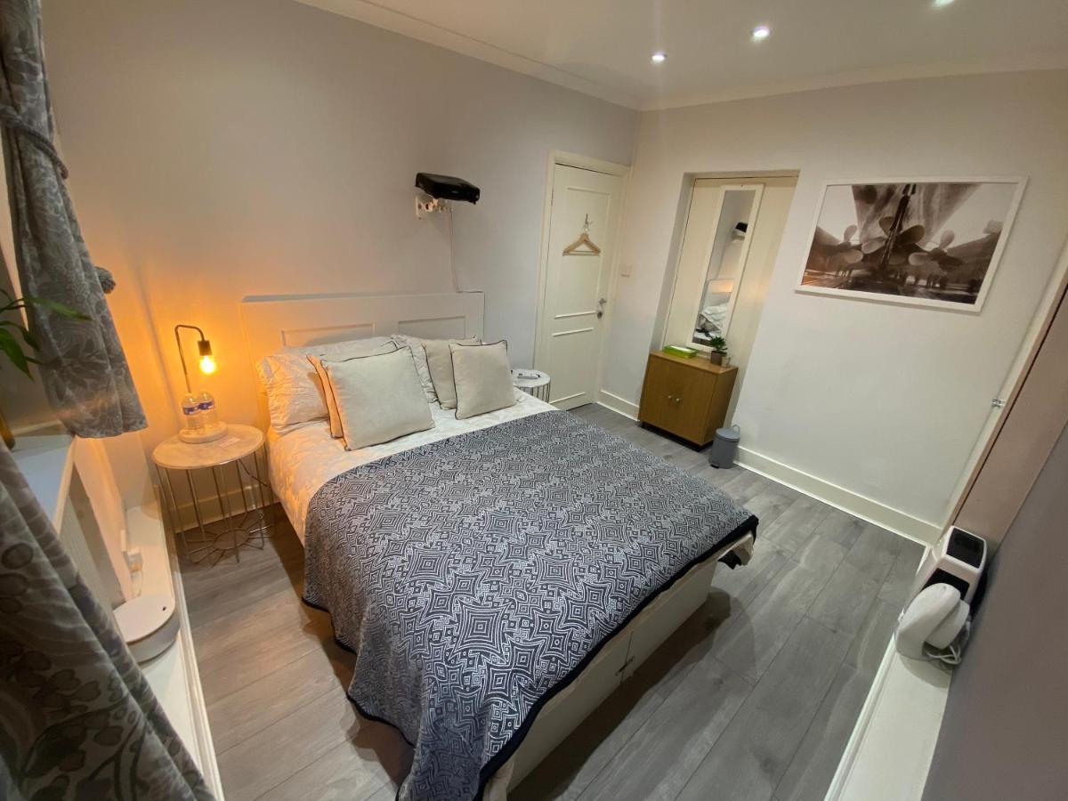 Central Private Double Bedroom In A 2Bedroom Apartment, Connected Via Underground, Overground And Many Bus Routes Londres Extérieur photo